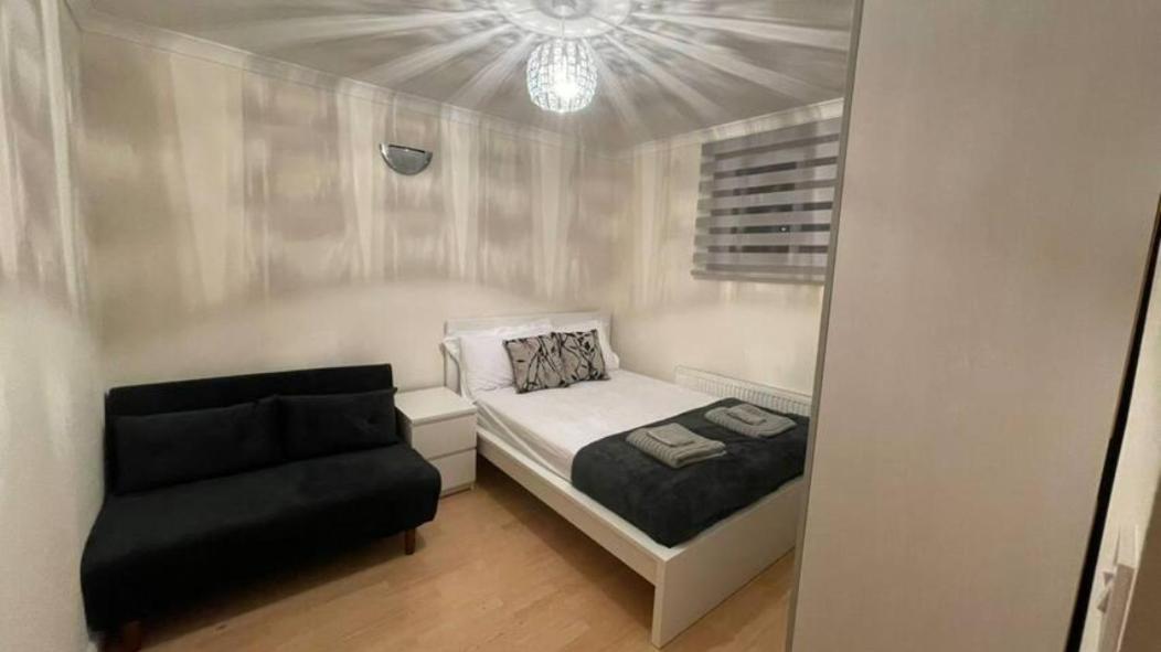 Entire 3 Bedroom Home - Minutes To Emirates Stadium! ลอนดอน ภายนอก รูปภาพ
