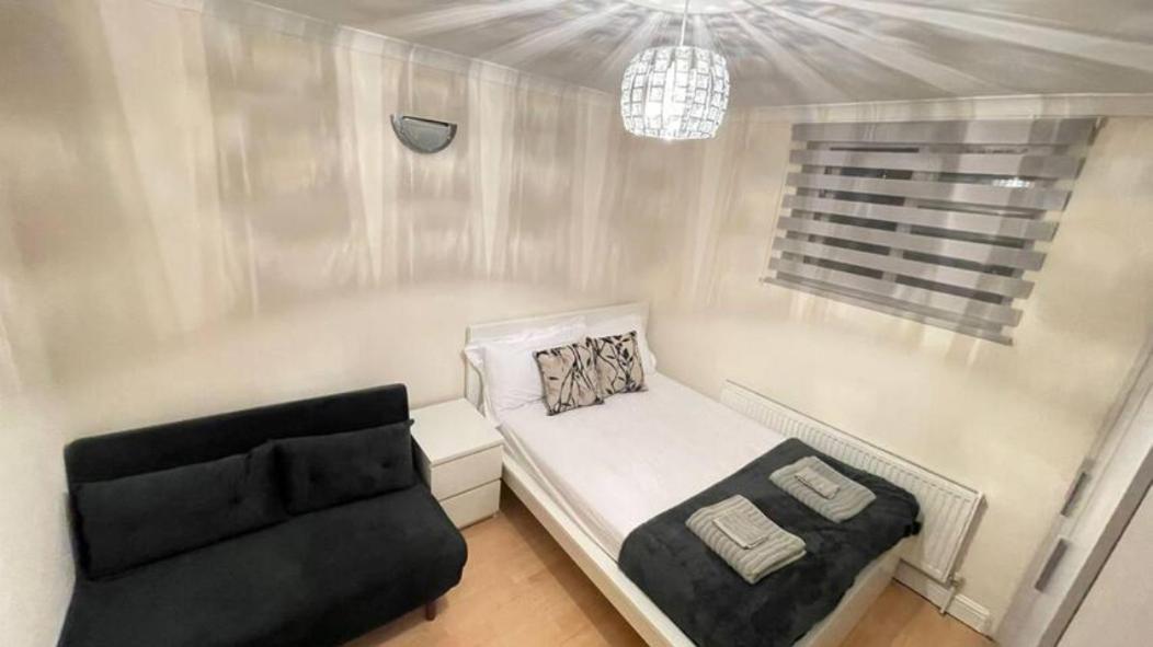 Entire 3 Bedroom Home - Minutes To Emirates Stadium! ลอนดอน ภายนอก รูปภาพ