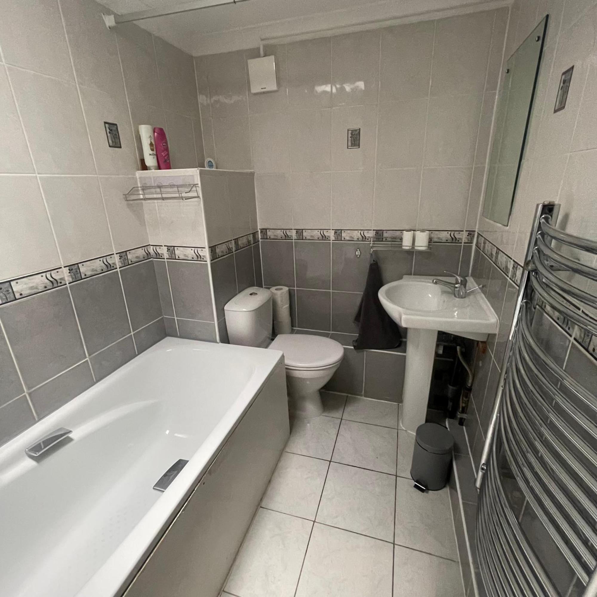 Entire 3 Bedroom Home - Minutes To Emirates Stadium! ลอนดอน ภายนอก รูปภาพ