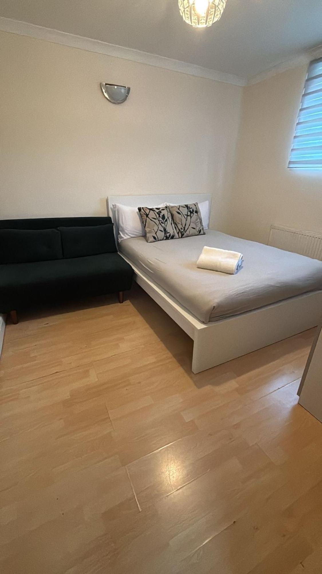 Entire 3 Bedroom Home - Minutes To Emirates Stadium! ลอนดอน ภายนอก รูปภาพ